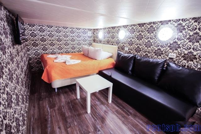 Сдам комнату  посуточно     
Комната 18 м²  в 6-к квартире  на 2 этаже  5-этажного кирпичного дома