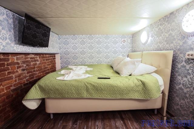 Сдам комнату  посуточно     
Комната 18 м²  в 6-к квартире  на 2 этаже  5-этажного кирпичного дома