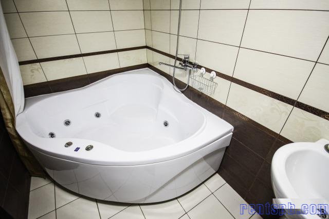 Сдам комнату  посуточно     
Комната 18 м²  в 6-к квартире  на 2 этаже  5-этажного кирпичного дома