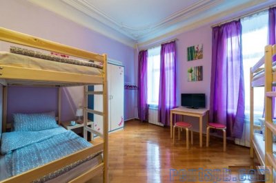 Сдам комнату  посуточно     
Комната 32 м²  в 4-к квартире  на 5 этаже  6-этажного блочного дома