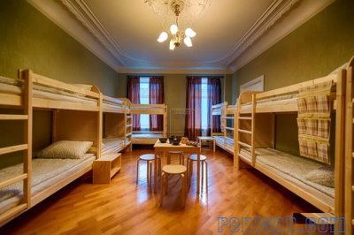 Сдам комнату  посуточно     
Комната 32 м²  в 4-к квартире  на 5 этаже  6-этажного блочного дома