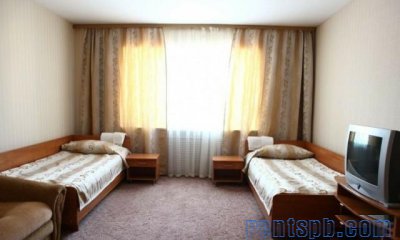 Сдам комнату  посуточно     
Комната 15 м²  в 4-к квартире  на 2 этаже  5-этажного кирпичного дома