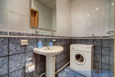 Сдам квартиру  посуточно     
3-к квартира  120 м²  на 2 этаже  6-этажного кирпичного дома