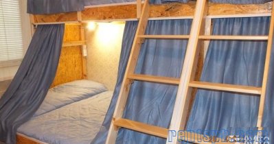 Сдам комнату  посуточно     
Комната 24 м²  в 4-к квартире  на 1 этаже  5-этажного блочного дома