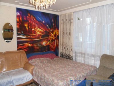 Сдам комнату  посуточно     
Комната 25 м²  в 3-к квартире  на 3 этаже  7-этажного кирпичного дома