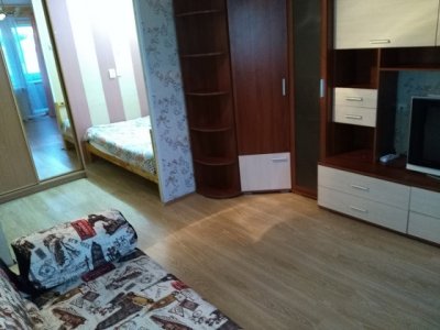 У метро Елизаровскаяс видом на сад