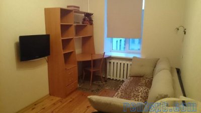 Сдам комнату  посуточно     
Комната 15 м²  в 3-к квартире  на 4 этаже  5-этажного кирпичного дома