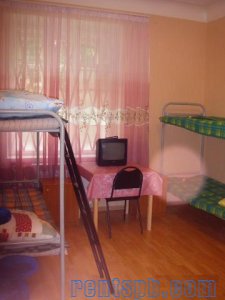 Сдам комнату  посуточно     
Комната 22 м²  в 3-к квартире  на 1 этаже  4-этажного кирпичного дома