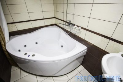 Сдам комнату  посуточно     
Комната 18 м²  в 6-к квартире  на 2 этаже  5-этажного кирпичного дома