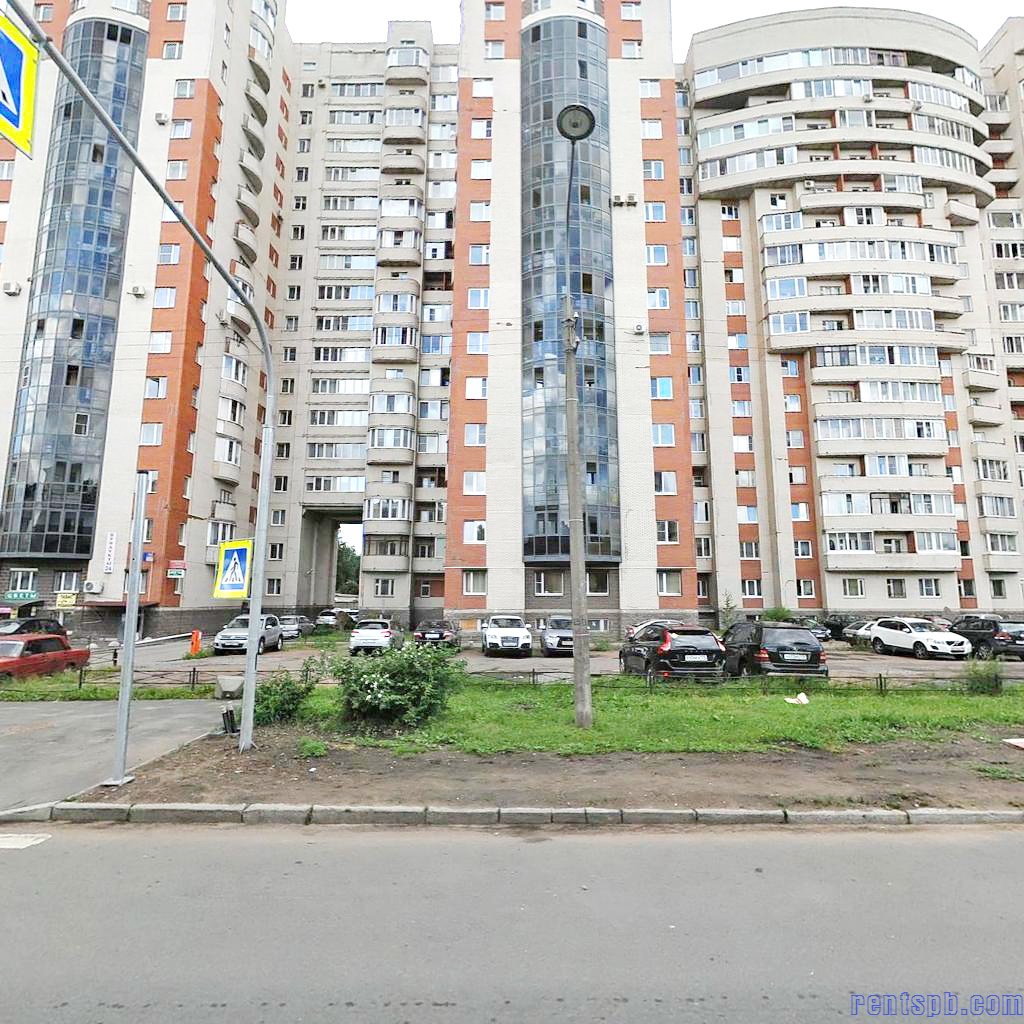 Сдаю студию в новом дому у метро Электросила  ул. Варшавская 19