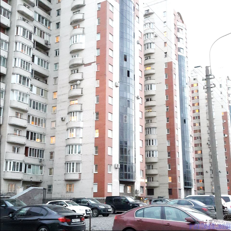 Сдаю студию в новом дому у метро Электросила  ул. Варшавская 19