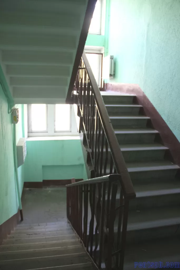 Продам квартиру у метро Елизаровская ул. Ольминского 16