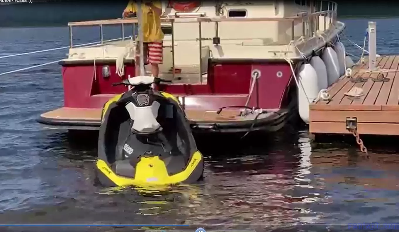 Подъемники для гидроциклов и лодок. Кран, лифт, boat lift, watercraft.