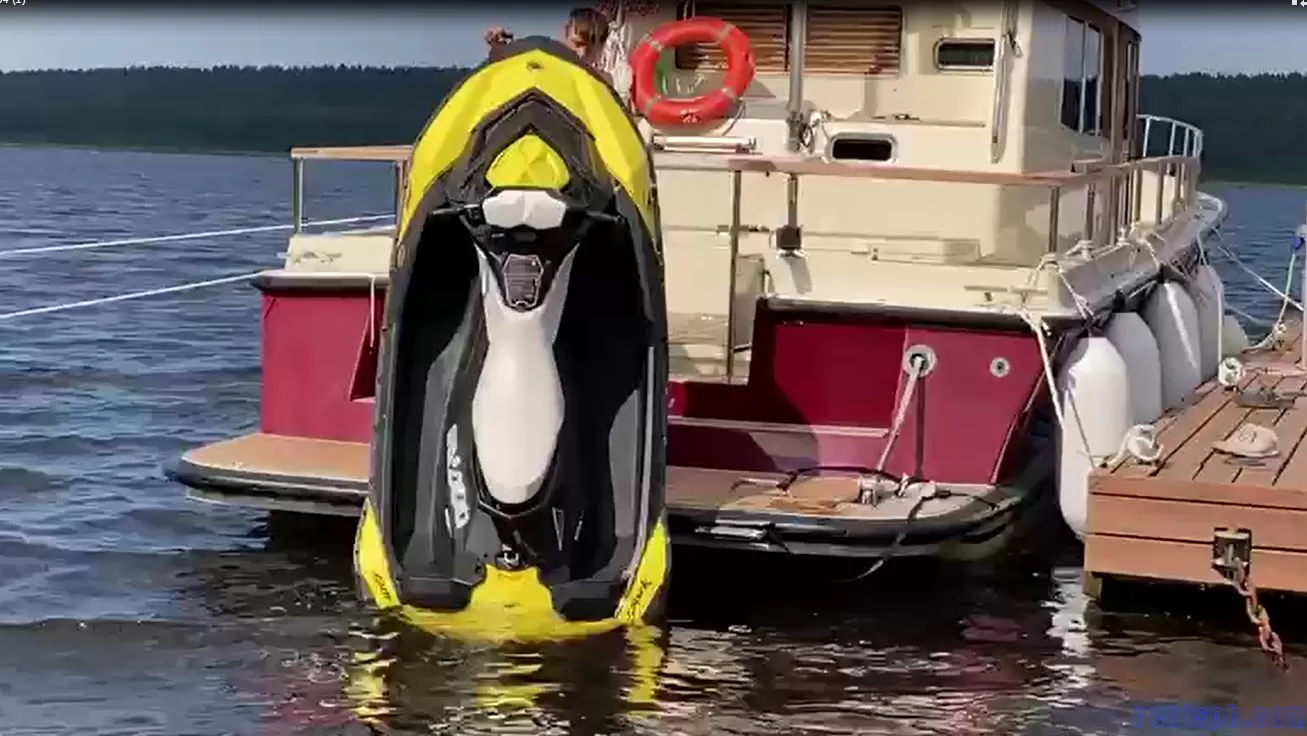 Подъемники для гидроциклов и лодок. Кран, лифт, boat lift, watercraft.