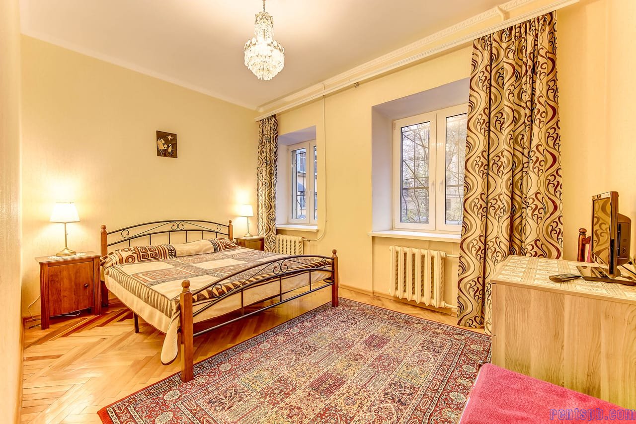квартира в центре  с парковкой ул. Марата 18