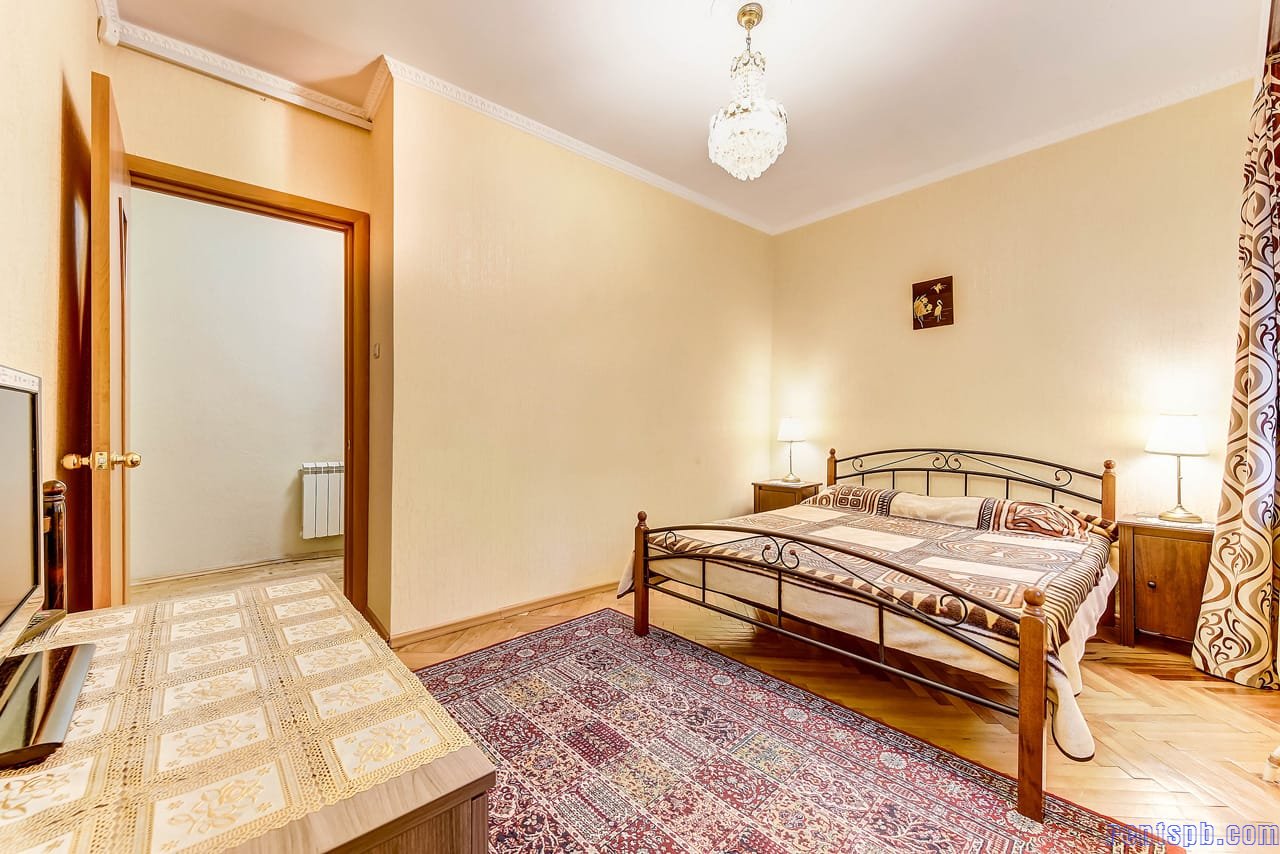 квартира в центре  с парковкой ул. Марата 18