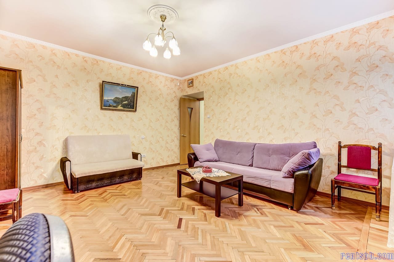 квартира в центре  с парковкой ул. Марата 18
