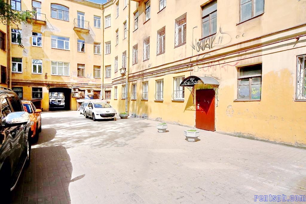 квартира в центре  с парковкой ул. Марата 18