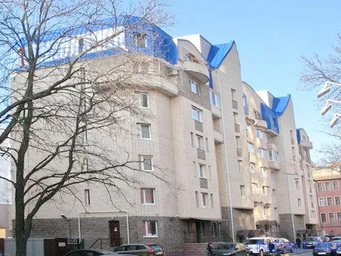 С видом на Питерские крыши у метро Выборгская ул. Тобольская 1