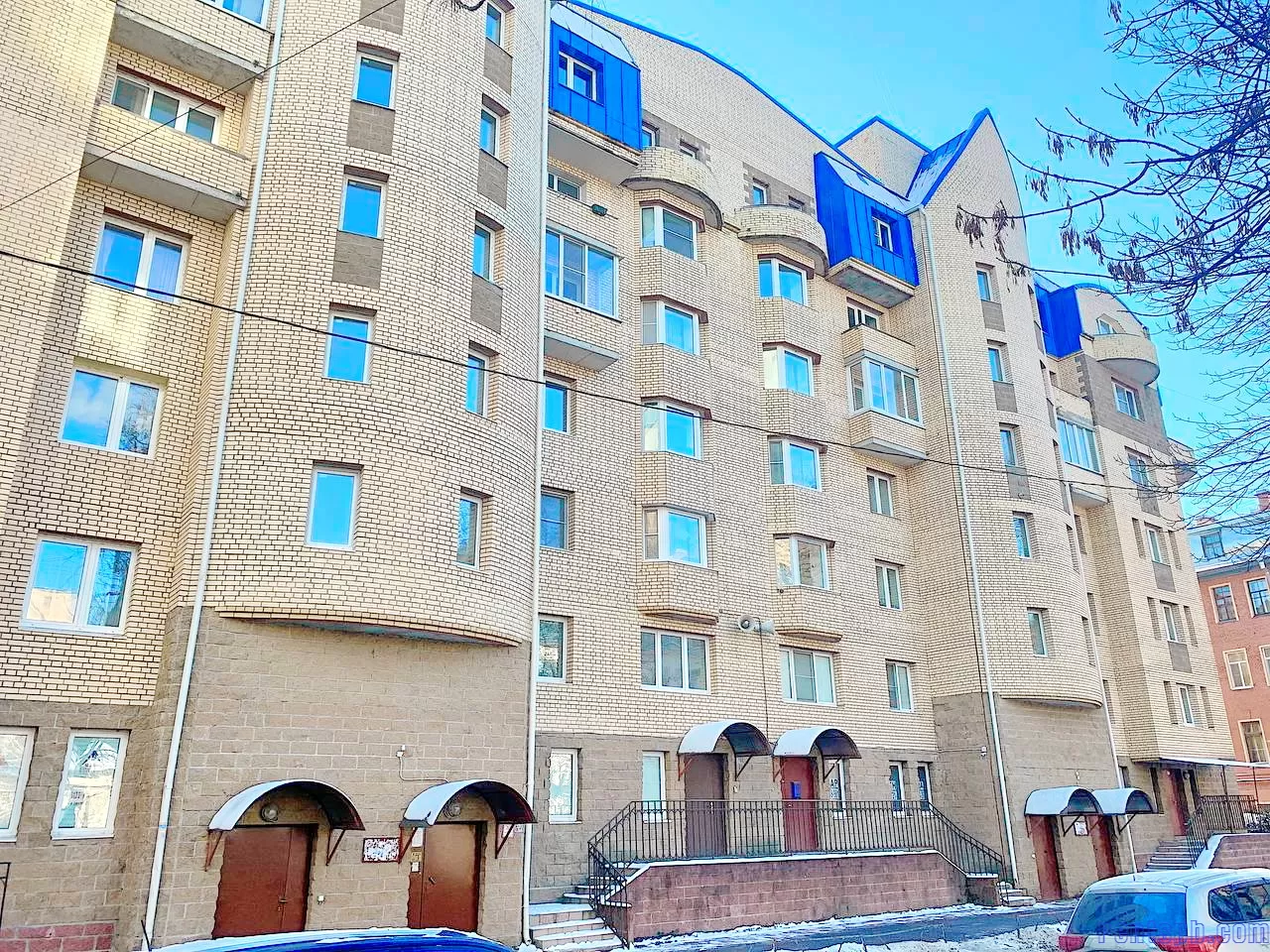 С видом на Питерские крыши у метро Выборгская ул. Тобольская 1