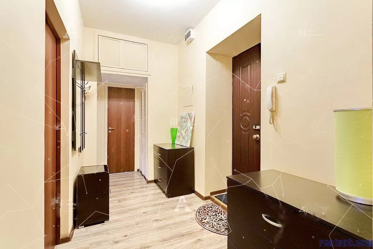 Сдам 2 ком. кв ул . Кузнецовская д. 15/ Московский пр.