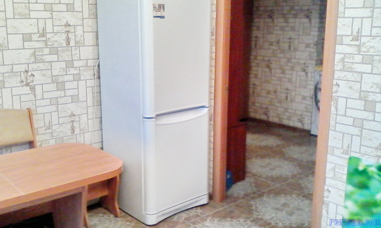 Сдаю квартиру из 3 комнат ул. Типанова дом 38 у метро Московская
