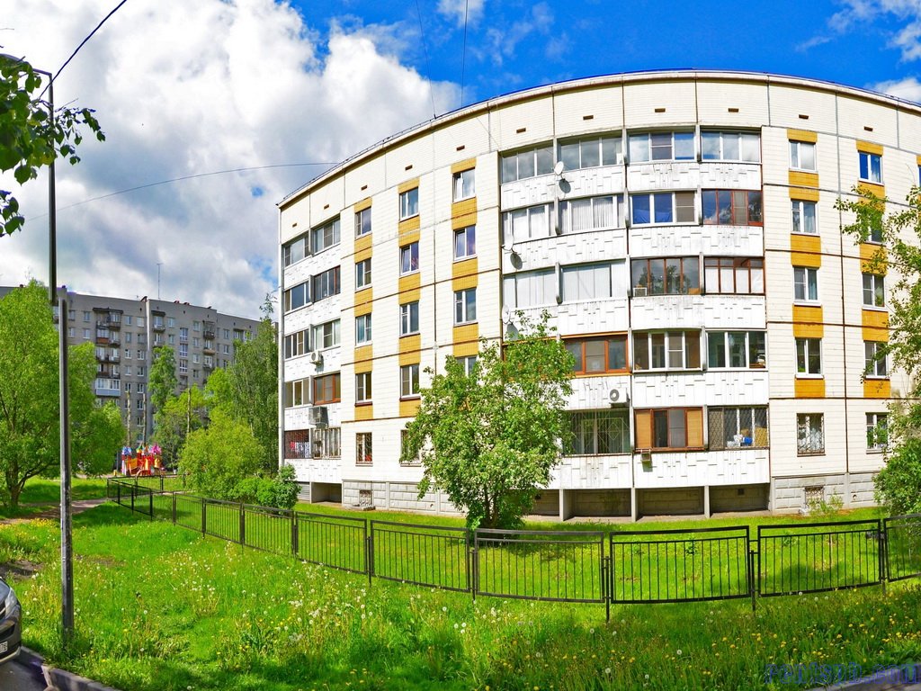 Сдам 3 ком.кв.пр. Ветеранов/ Лени Голикова 52.к 3