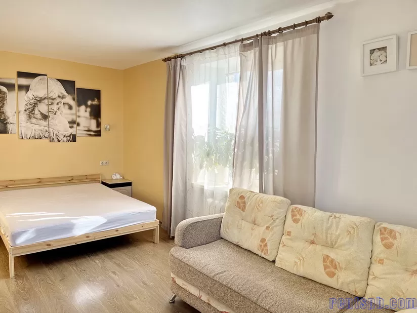 Rentspb Yellow apartment near metro Elizarovskay  for 1-5 person