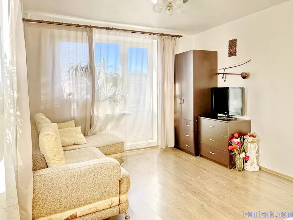 Rentspb Yellow apartment near metro Elizarovskay  for 1-5 person