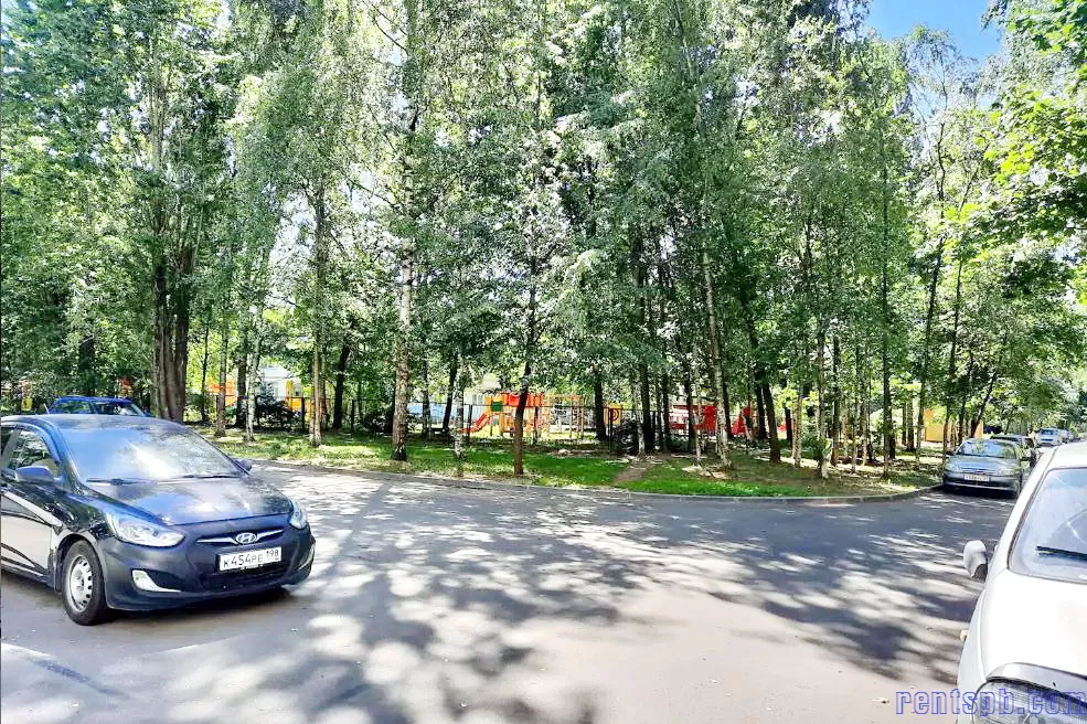сдам минимум мебели  метро Дыбенко  проспект Передовиков 35 к 1