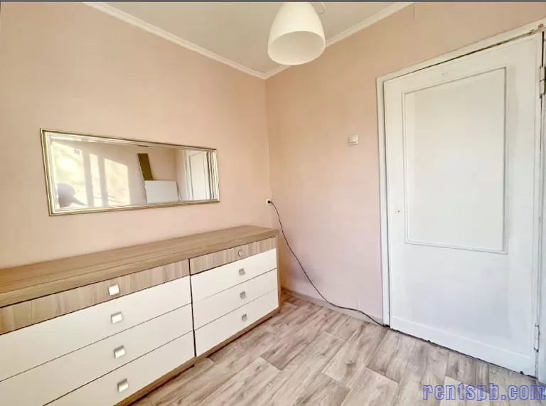 Сдам 3  комн. квартира  большая кухня у метро  Автово ул. Примакова 4