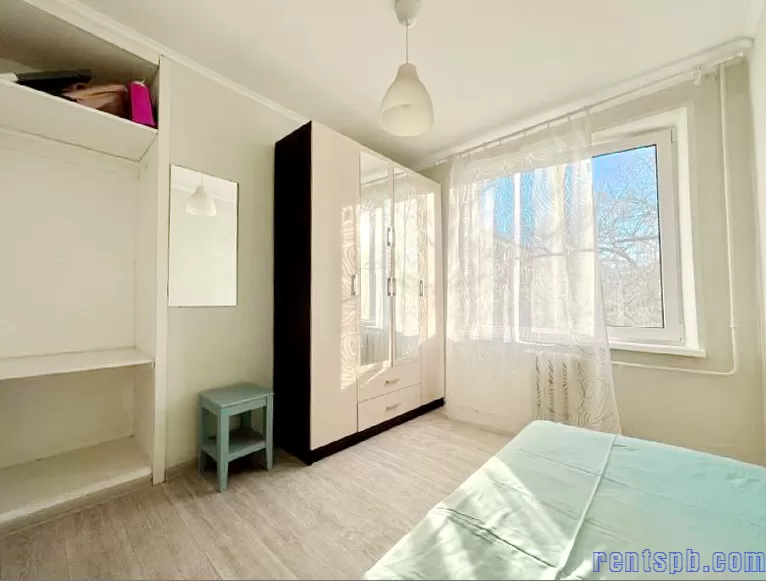 Сдам 3  комн. квартира  большая кухня у метро  Автово ул. Примакова 4
