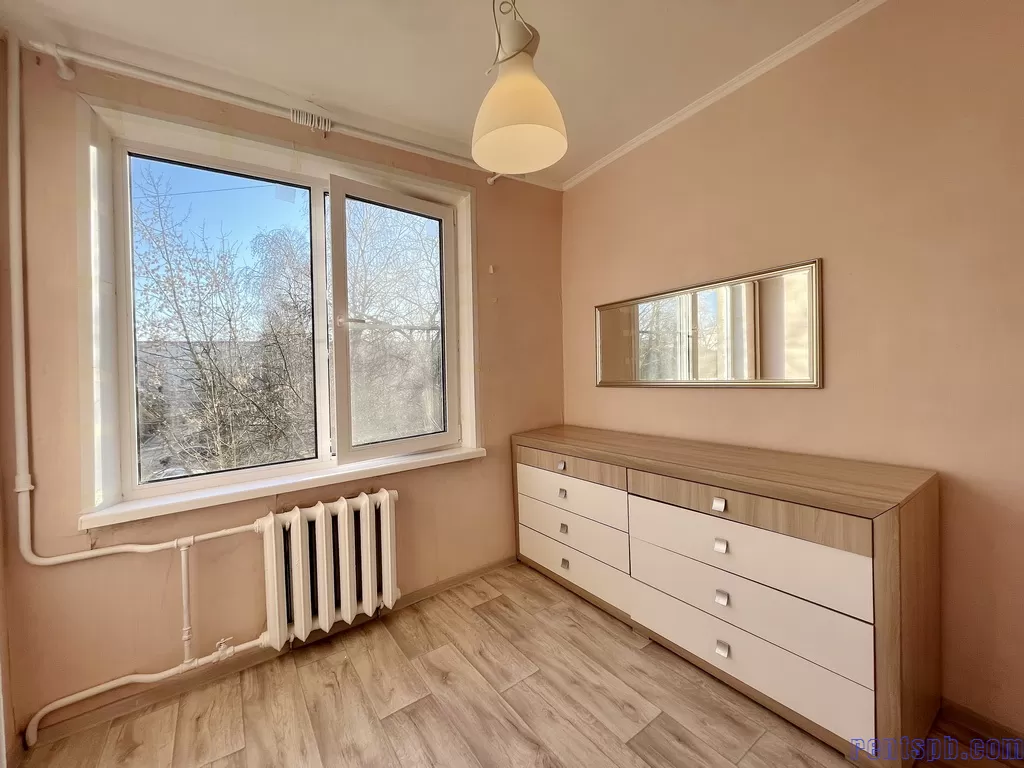Сдам 3  комн. квартира  большая кухня у метро  Автово ул. Примакова 4
