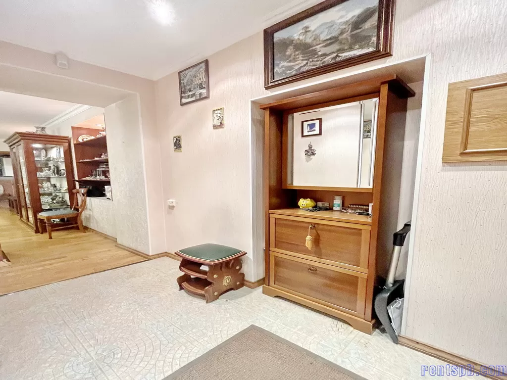 Продам Большая Морская 33