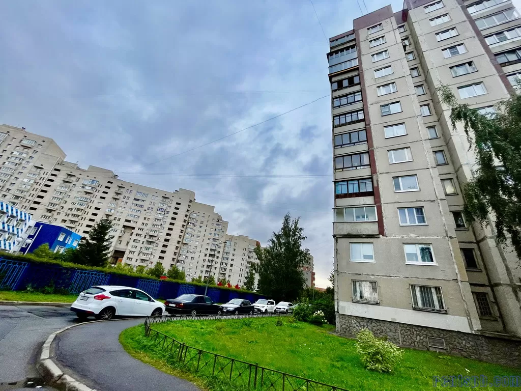 Сдаем квартиру у метро Комендантский проспект дом 8 корп. 3