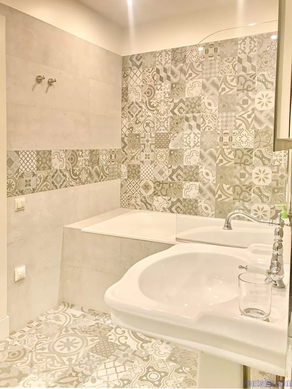 сдам у метро в СПБ пр-т Чернышевского 17