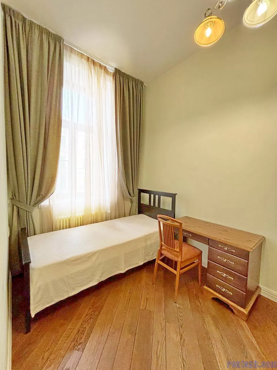 сдам у метро в СПБ пр-т Чернышевского 17