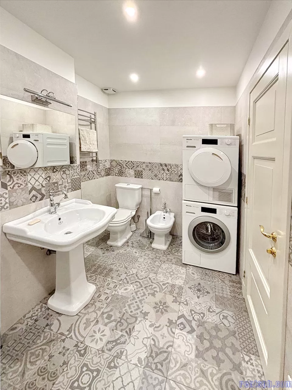 сдам у метро в СПБ пр-т Чернышевского 17