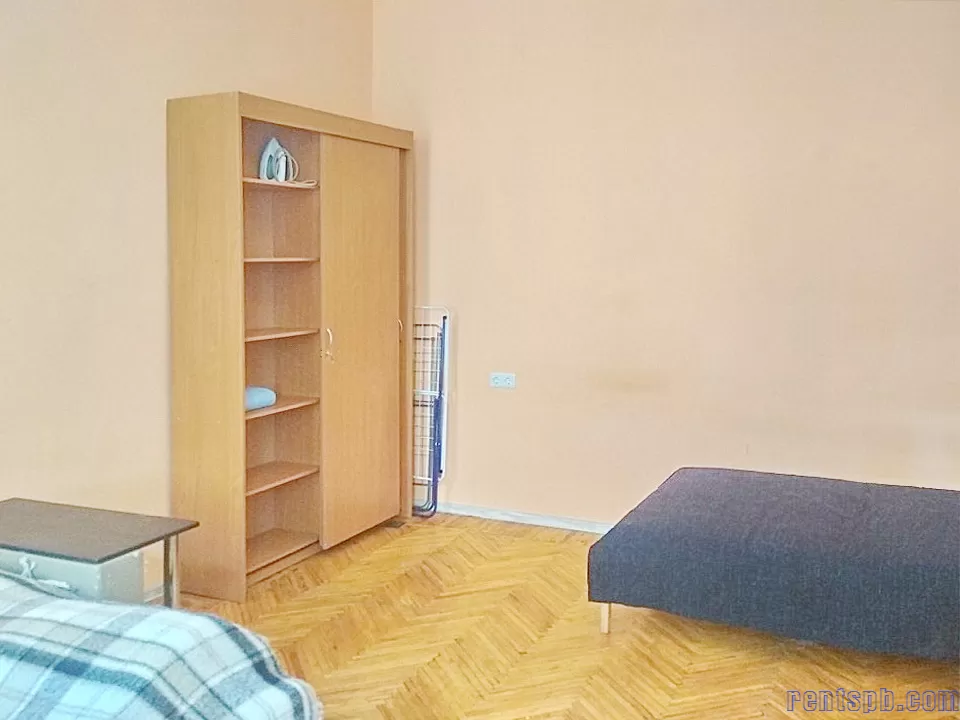 大学附近地铁附近出租公寓  附近关闭  列宾美术学院（академия Репина ）