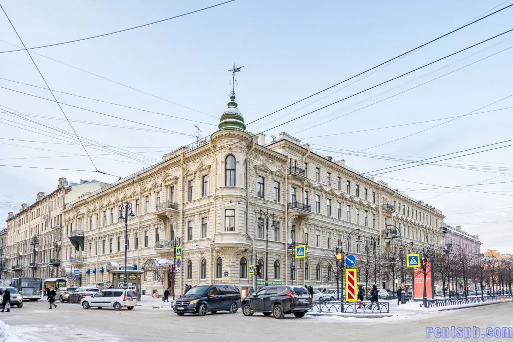 Сдам студию напротив метро Чернышевского 17   угол  ул.  Кирочная