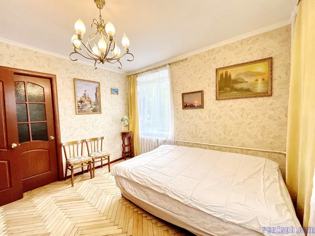 Посуточно  квартиру у метро Елизаровская  ул. Ольминского 14 ( 2 этаж)