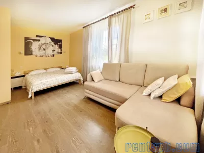 ул. Ольминского 14 у метро Елизаровская  срок любой с продлением