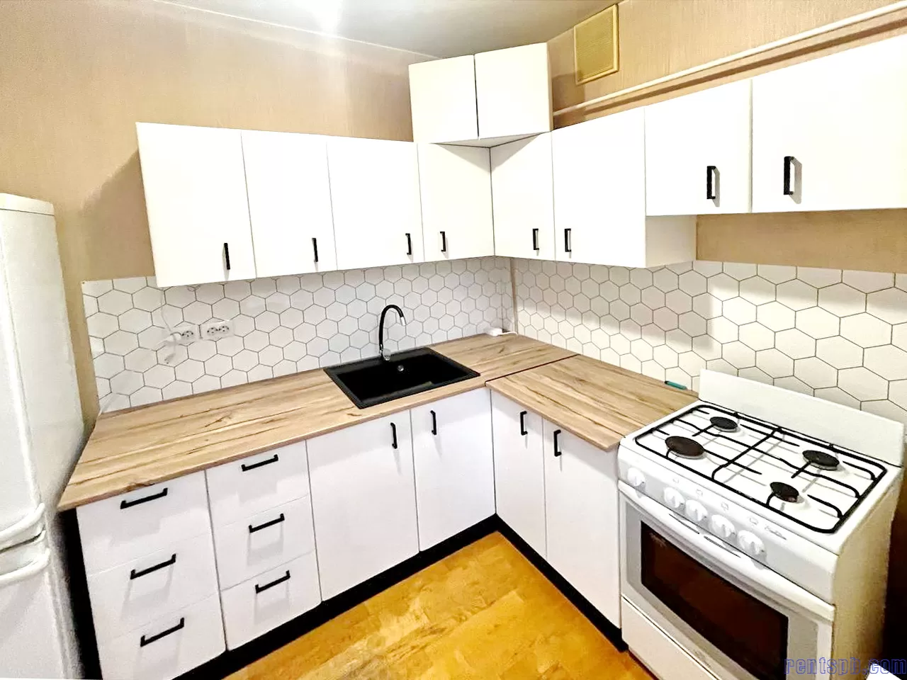 сдам квартиру у метро Елизаровская ул. Пинегина 17