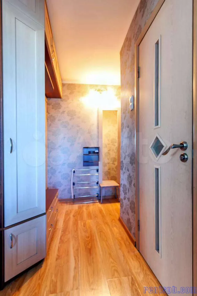 Посуточно у метро Елизаровская сдам ул.  Ольминского 14