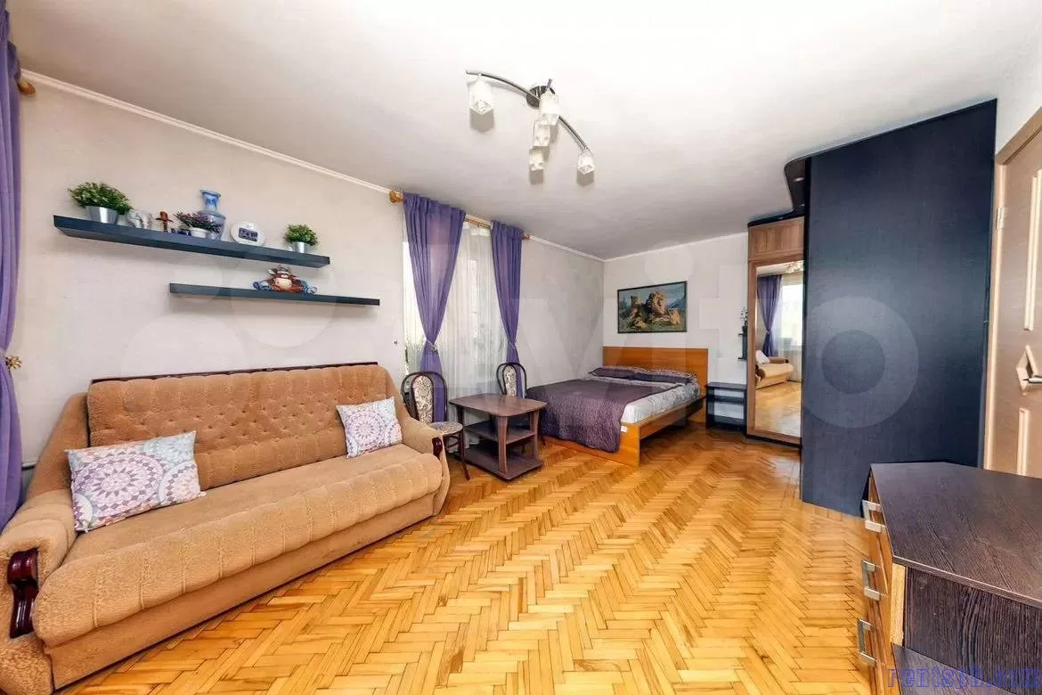 Посуточно у метро Елизаровская сдам ул.  Ольминского 14