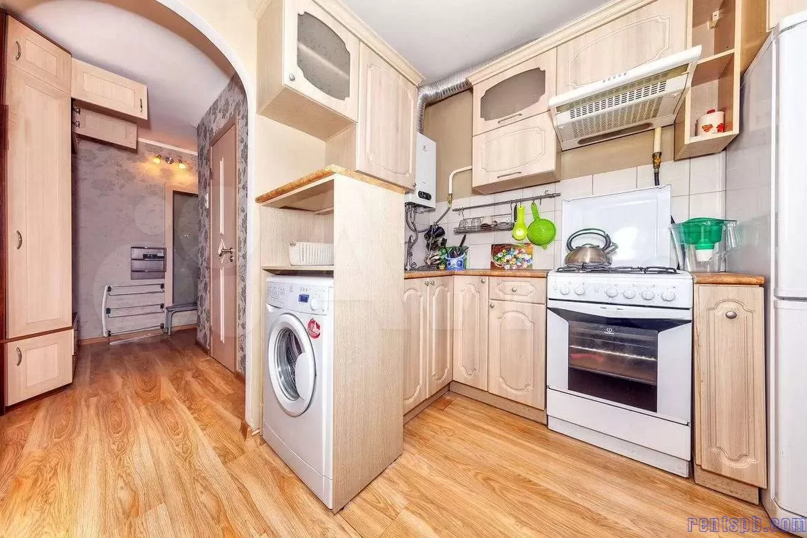 Посуточно у метро Елизаровская сдам ул.  Ольминского 14